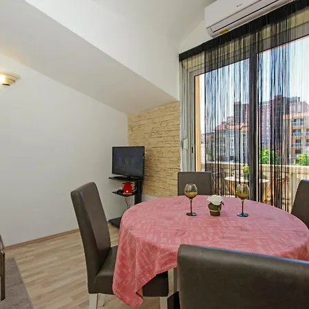 House Apartman *