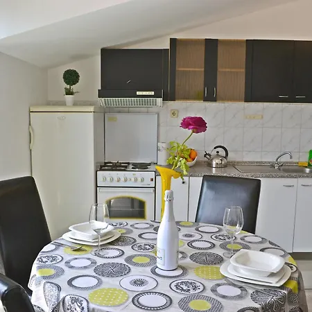 Apartman House *