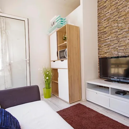 Apartment House Split